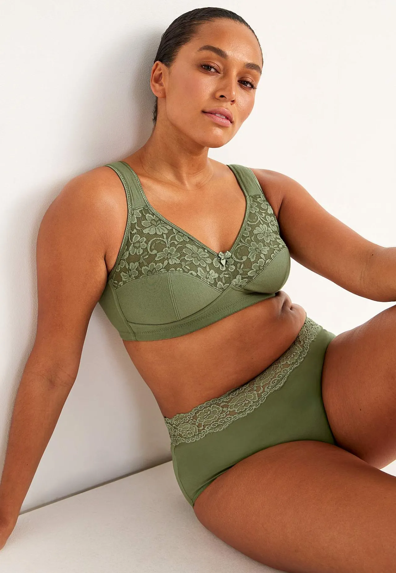 Bygellös mjuk-bh Anna Basplagg|Plus Size